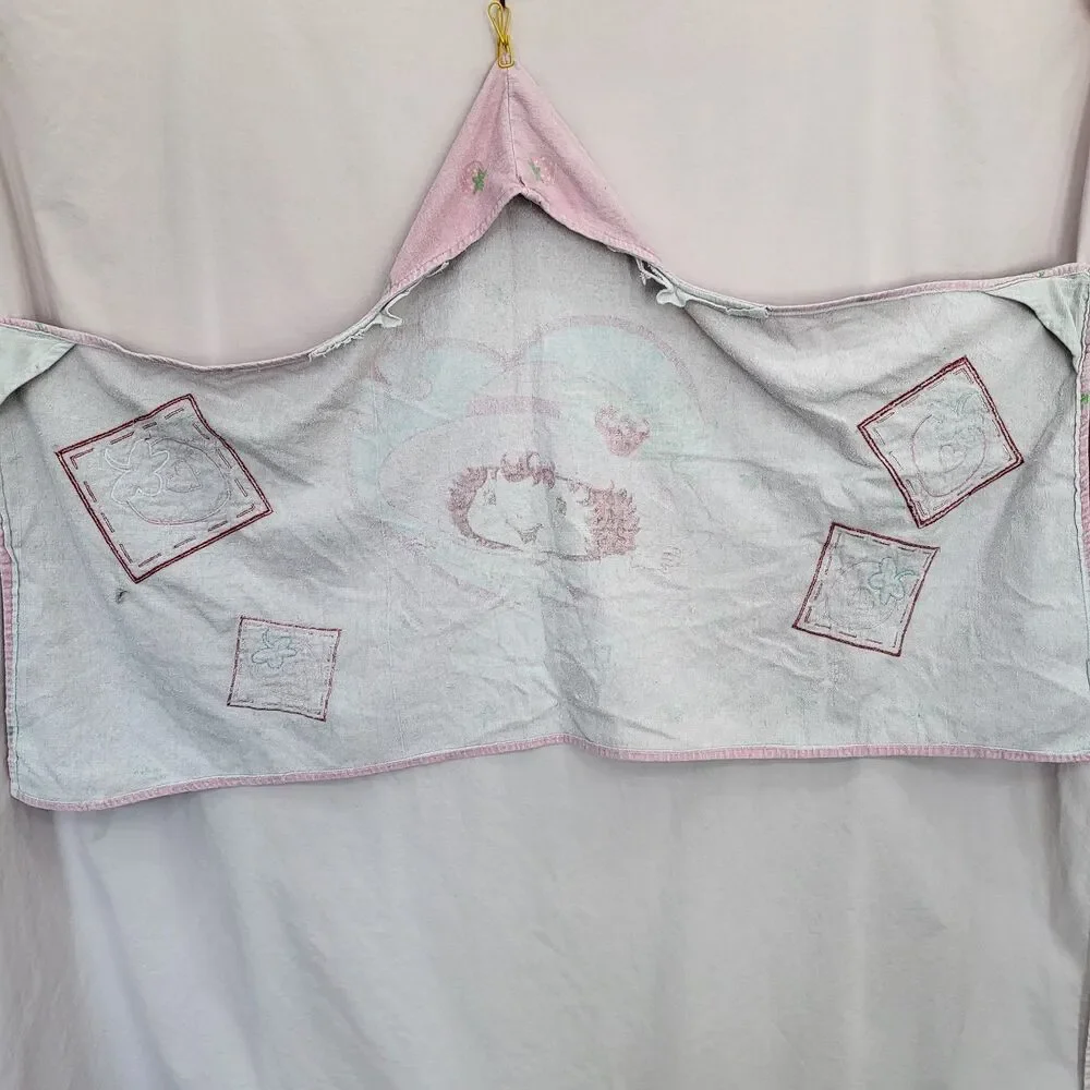Strawberry Shortcake hooded toddler Bath Towel Vintage 90s Retro quilted